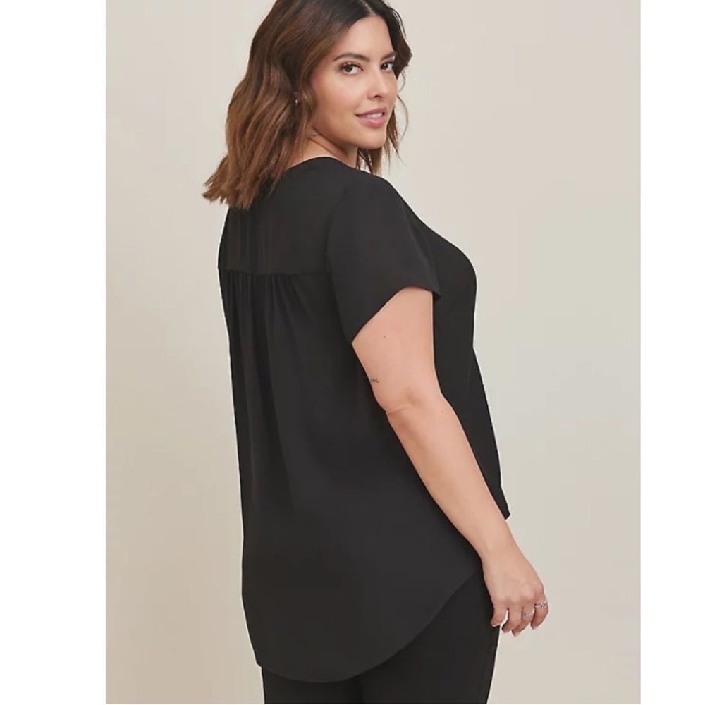 TORRID NWT GEORGETTE HI-LOW SHORT SLEEVE BLOUSE - Picture 3 of 6